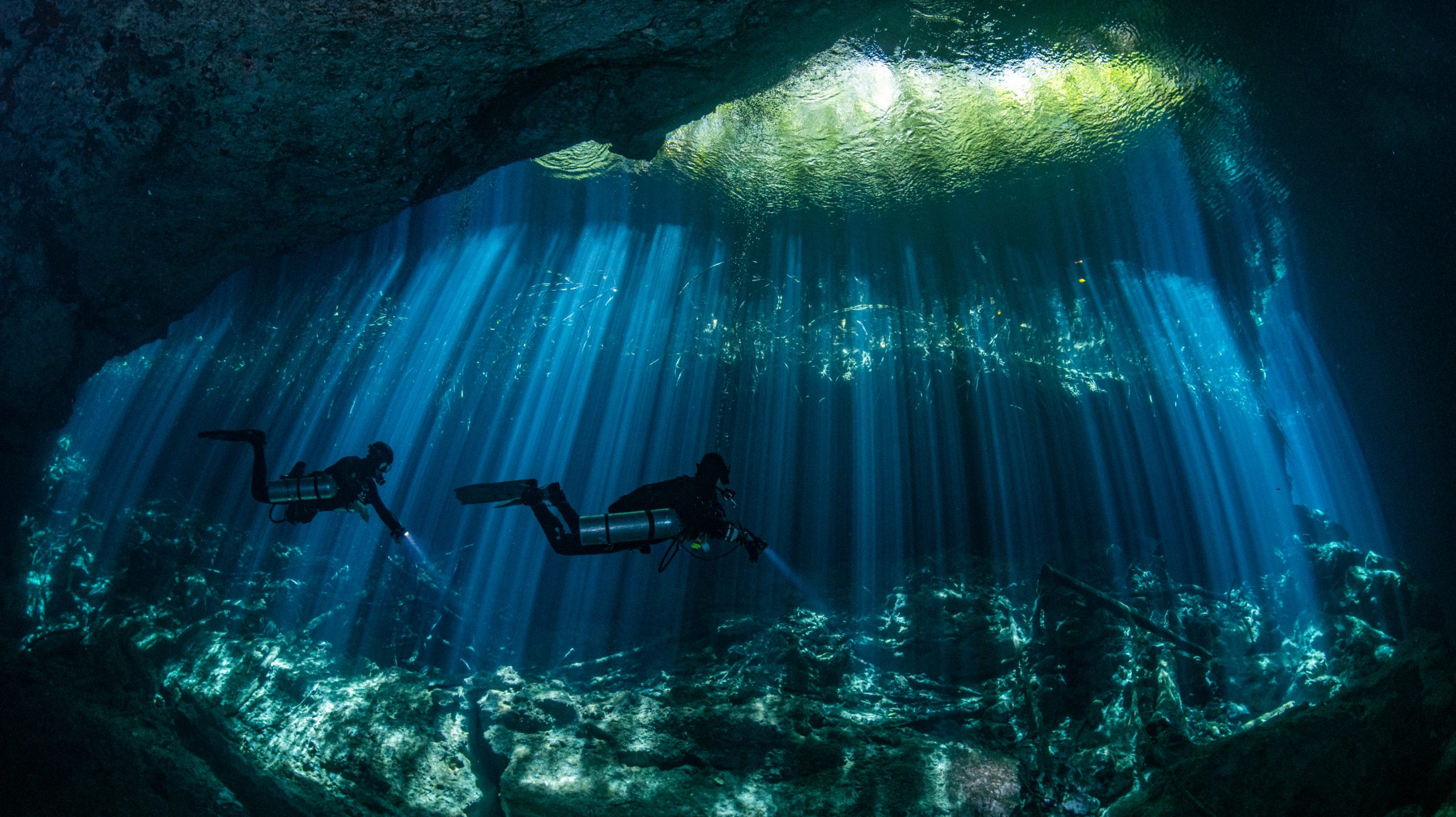 0005998-1 Zwei Taucher in einer Cenote in Mexiko, schöner Lichteinfall von oben