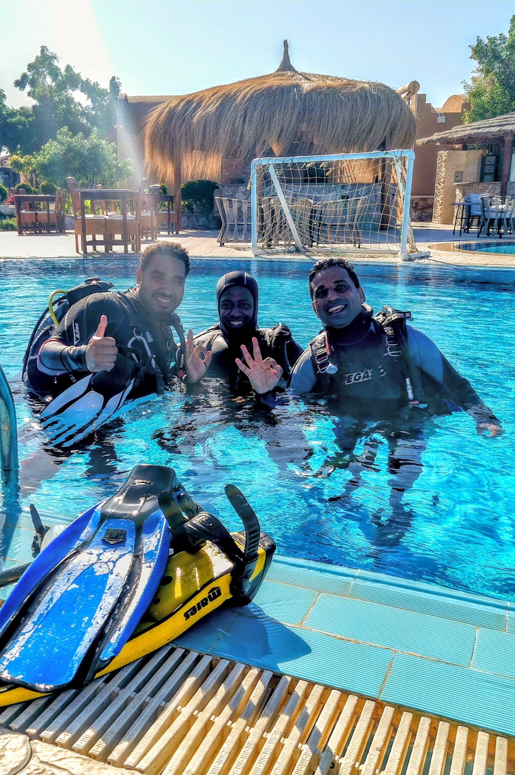 20240304_151242 Tauchlehrer im Pool in Ägypten.